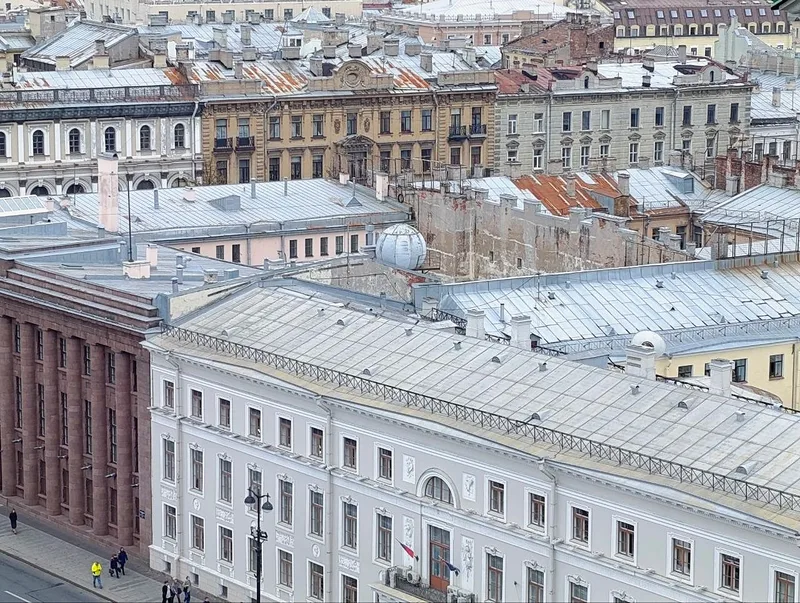 В Петербурге установят датчики от нелегальных выходов на крыши