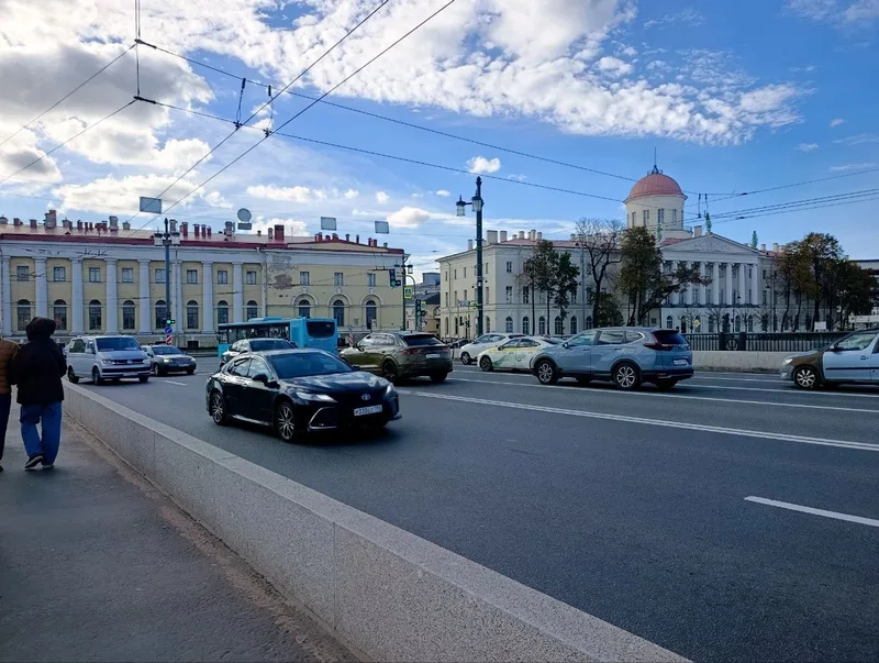 Дворцовый мост закроют вечером 20 октября, транспорт пустят в объезд