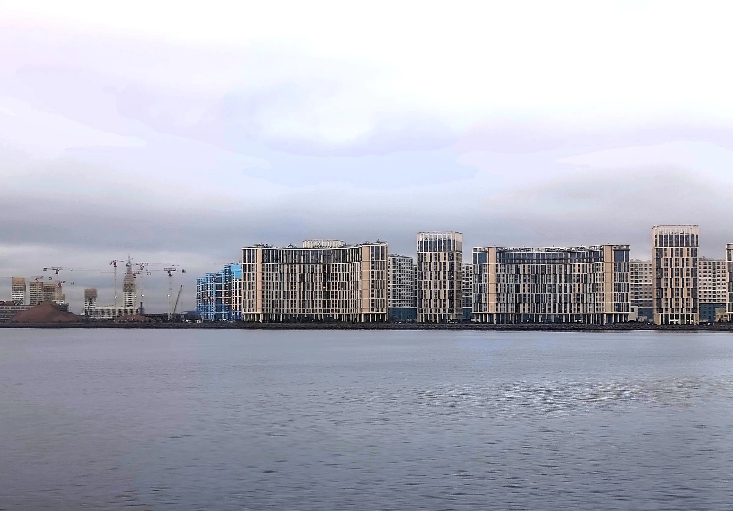 Новостройки Петербурга в сентябре продавали по 331,6 тыс. руб. за кв. м